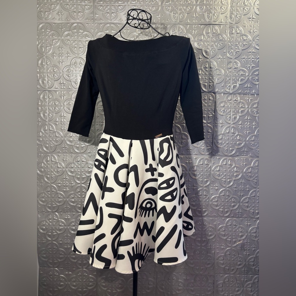 By o la la...! European Designer white black symbols longsleeve dress statement